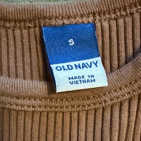 Old Navy Ribbed Tank Crop Top - Picture 2 of 4